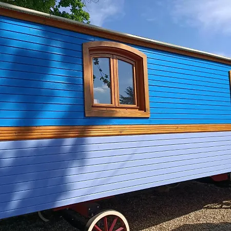 Bed & Breakfast Roulotte Authentique: Beaujolais-view Retreat With Ev Charging *
