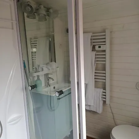 Bed & Breakfast Roulotte Authentique: Beaujolais-view Retreat With Ev Charging Montmerle-sur-Saone