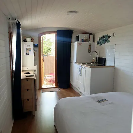 Bed & Breakfast Roulotte Authentique: Beaujolais-view Retreat With Ev Charging *